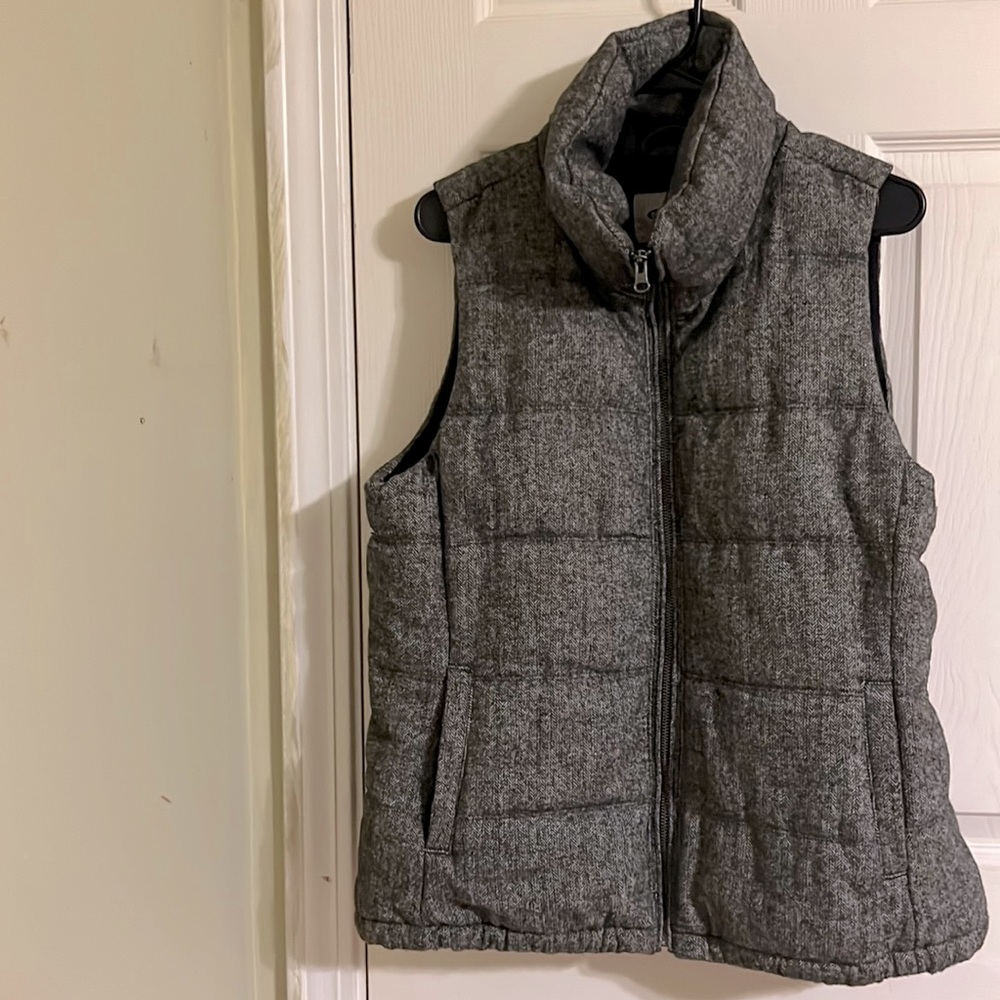 Old Navy heavyweight puffer vest for women. Size L